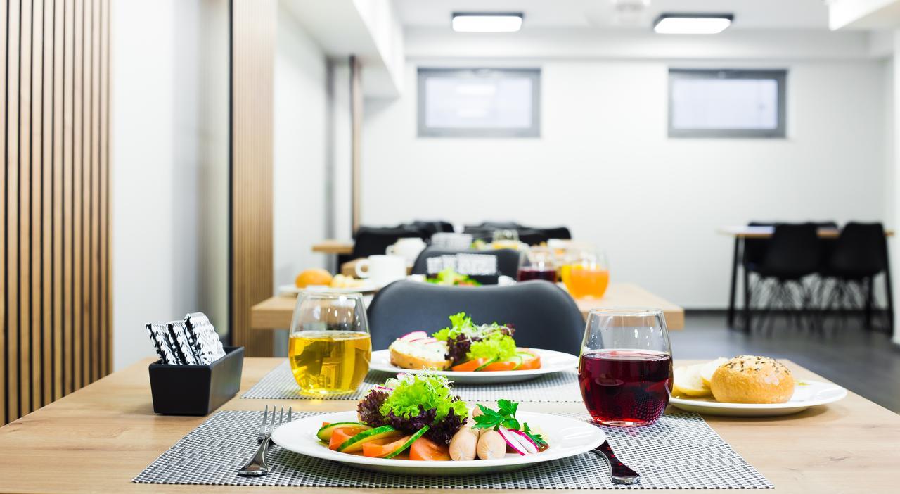 Waw Hotel Airport Okecie Warsaw Ngoại thất bức ảnh